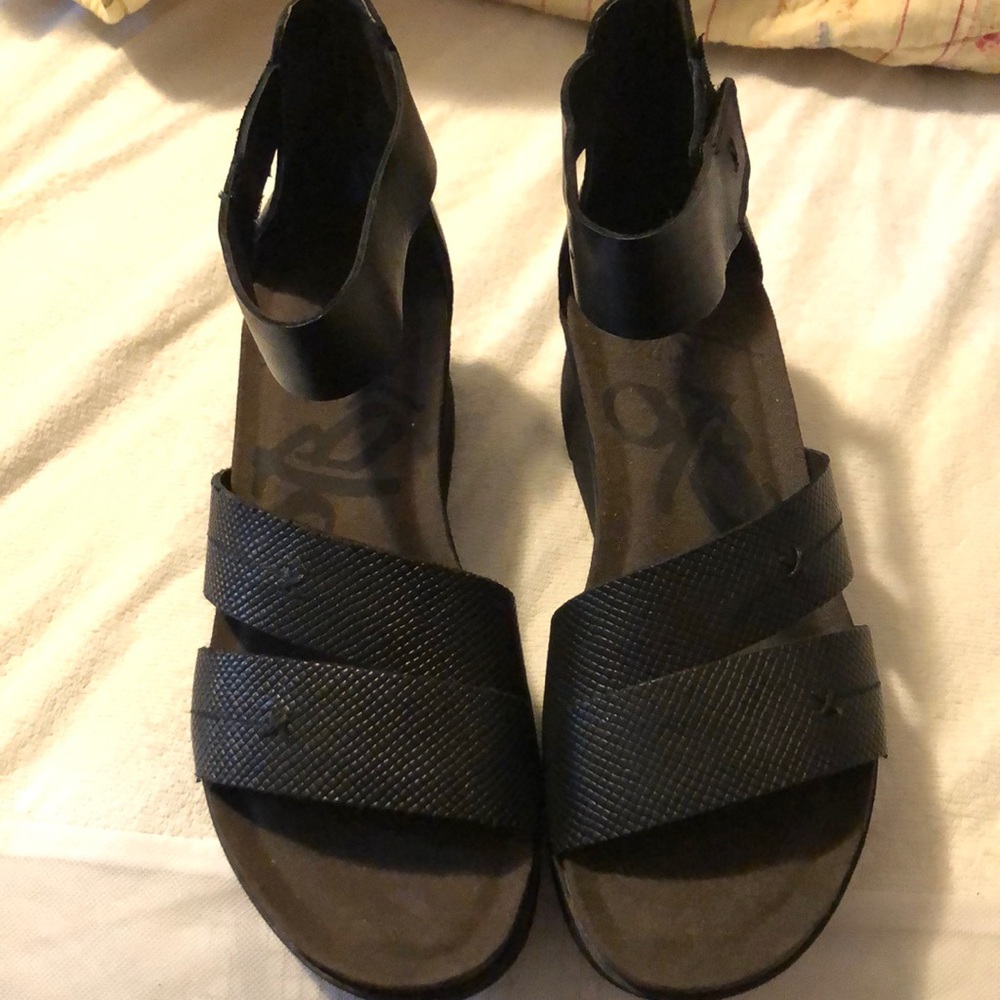 New without tags OTBT black sandals with heels